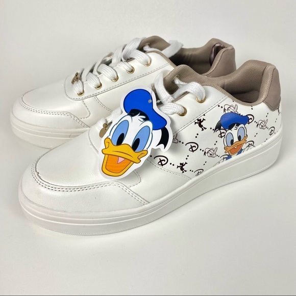 Disney | Shoes | Disney Donald Duck White Classic Designer Print Sneakers  Shoes | Poshmark